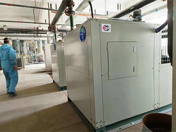 Water chiller for a plastic factory